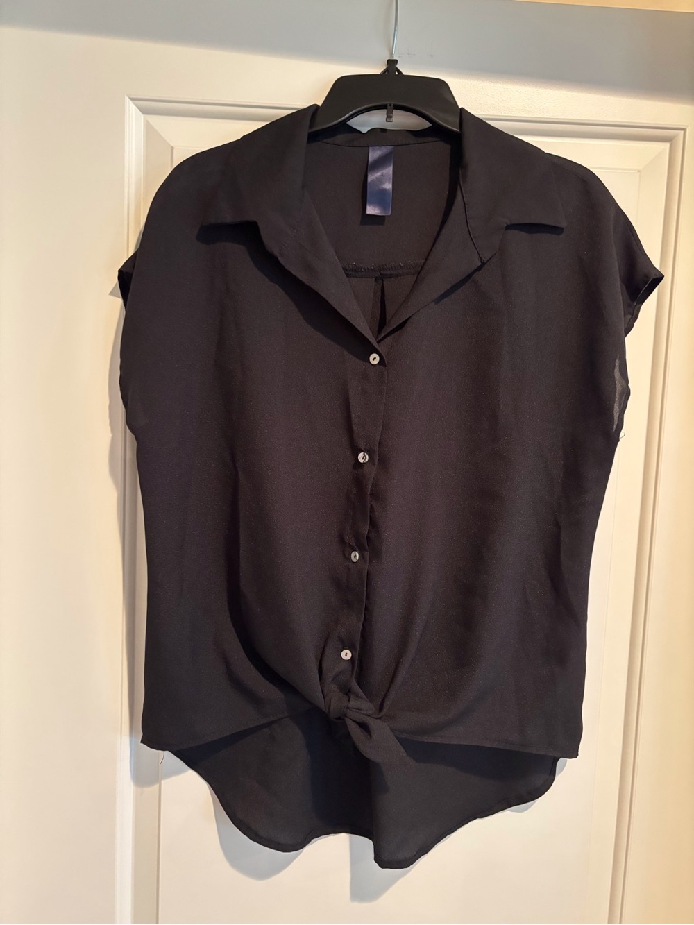 Womens Black Button-Front Tie-Hem Shirt